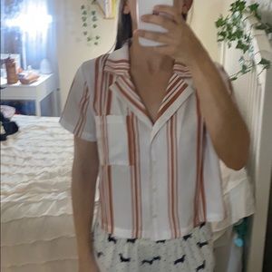 Super cute short sleeve button down top